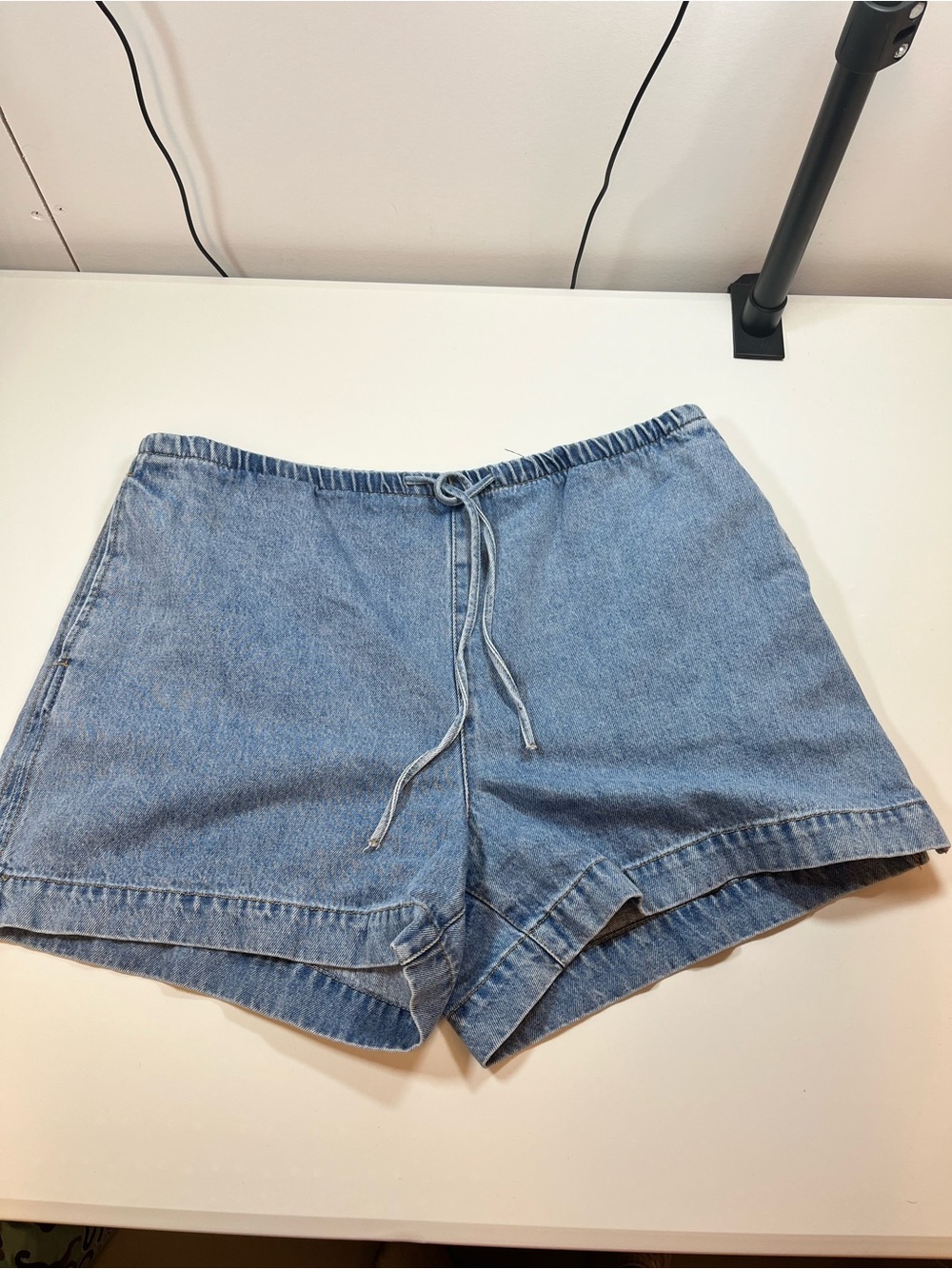 H&M Medium Wash Denim Pull On Drawstring Shorts Size M